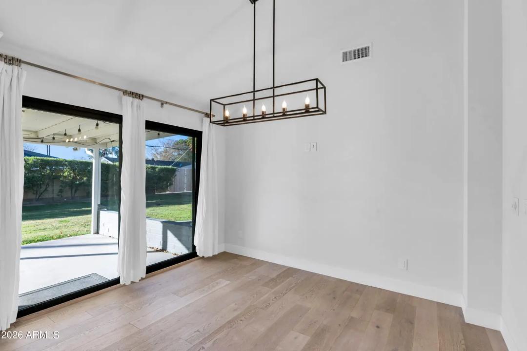 Real Estate Picture 12