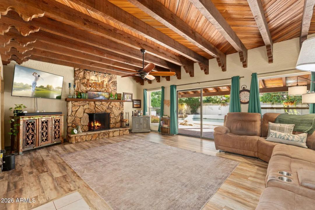 Real Estate Picture 7