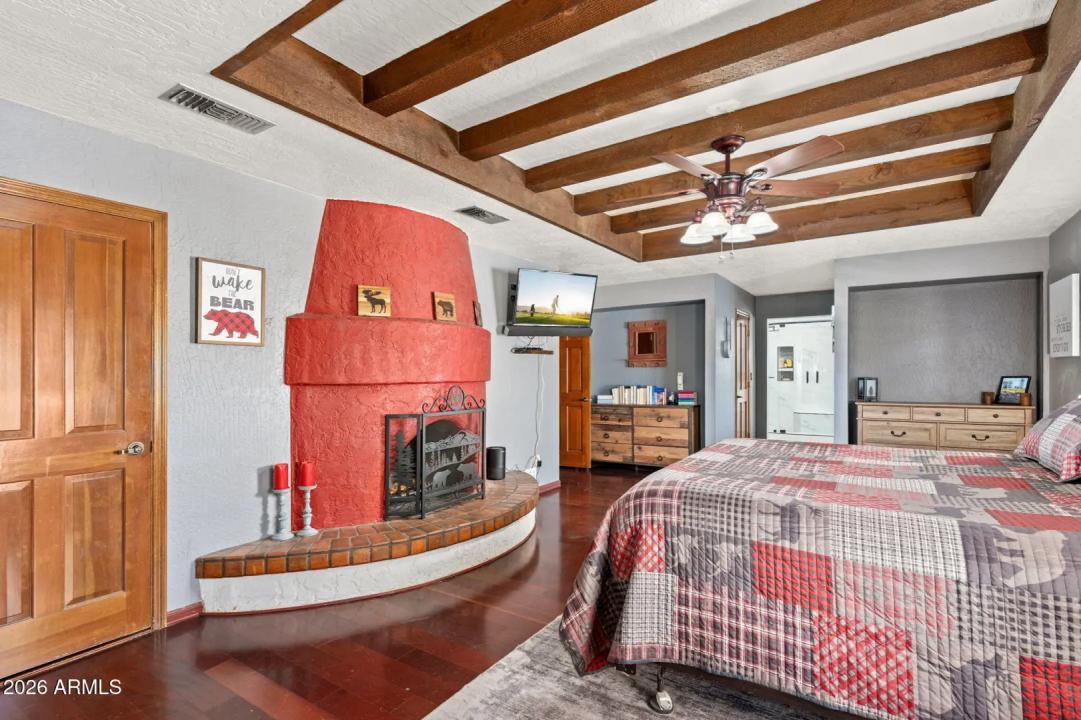 Real Estate Picture 24