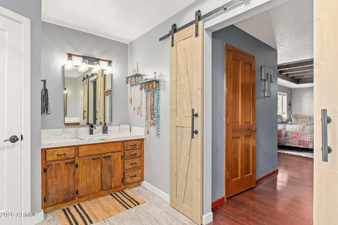 Real Estate Picture 15