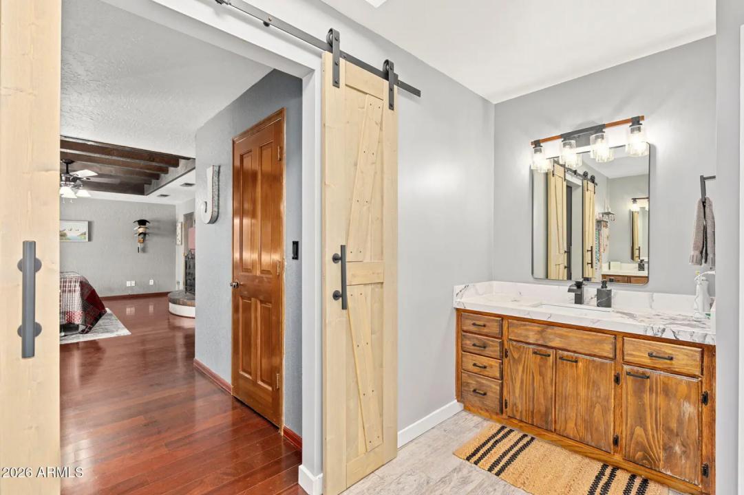 Real Estate Picture 14