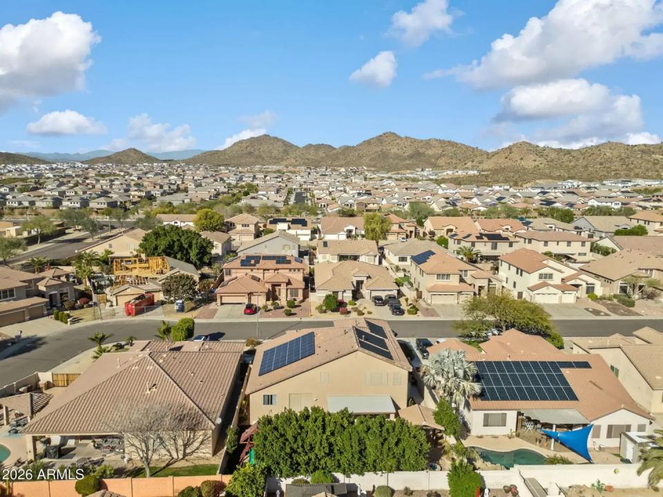 Real Estate Picture 4