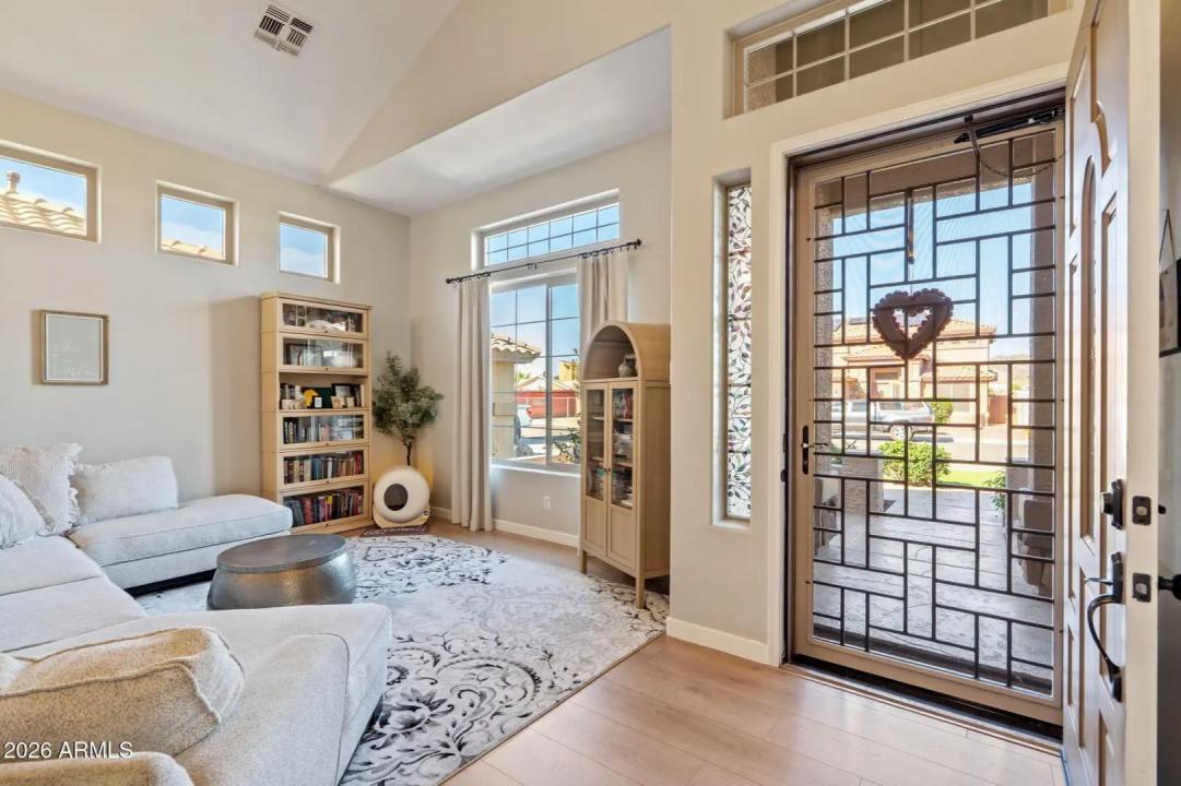 Real Estate Picture 5