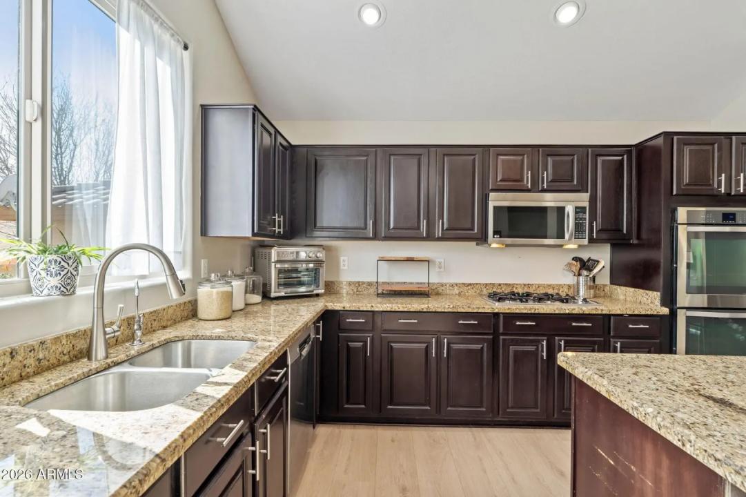 Real Estate Picture 13