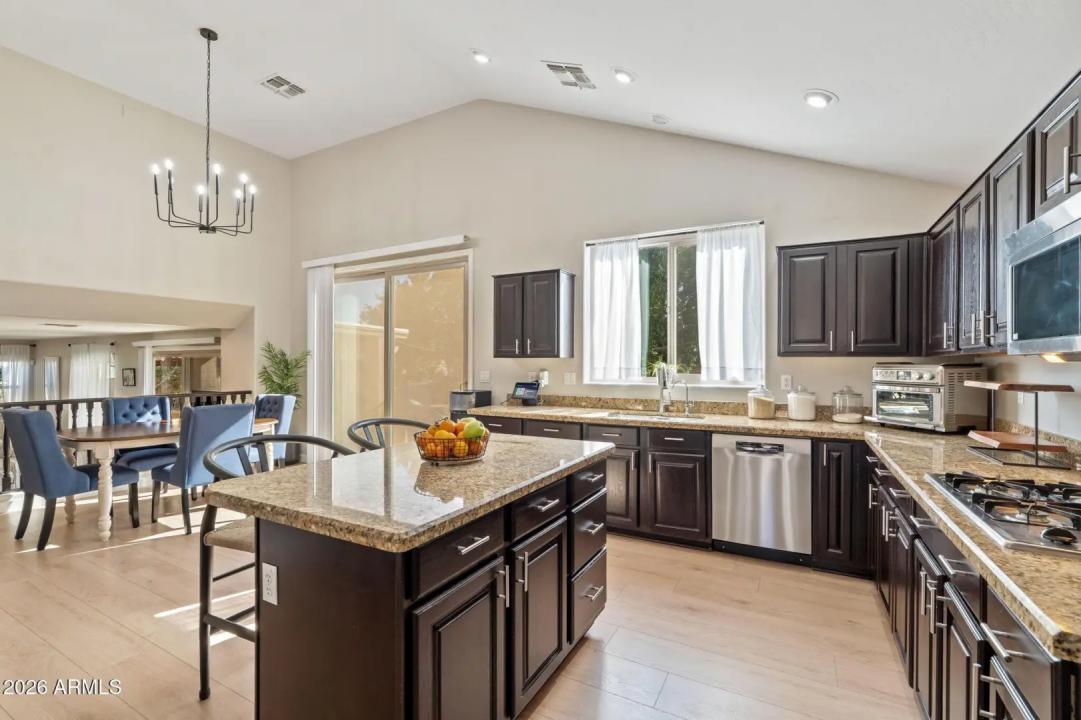 Real Estate Picture 14