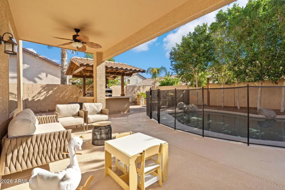 Real Estate Picture 17
