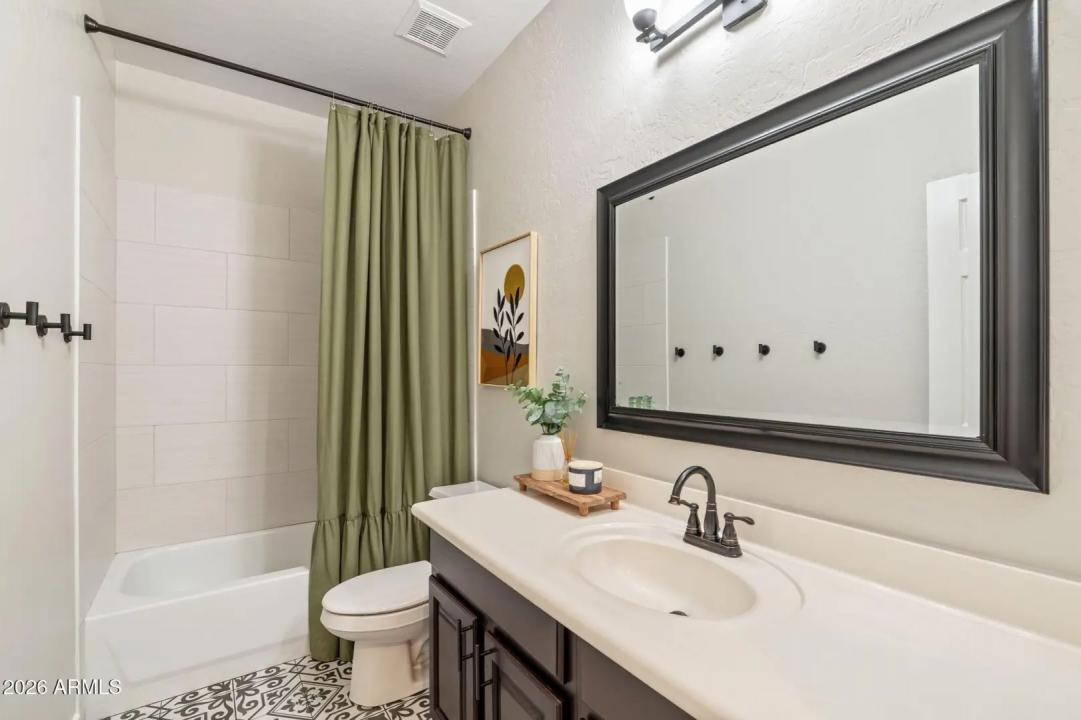 Real Estate Picture 30