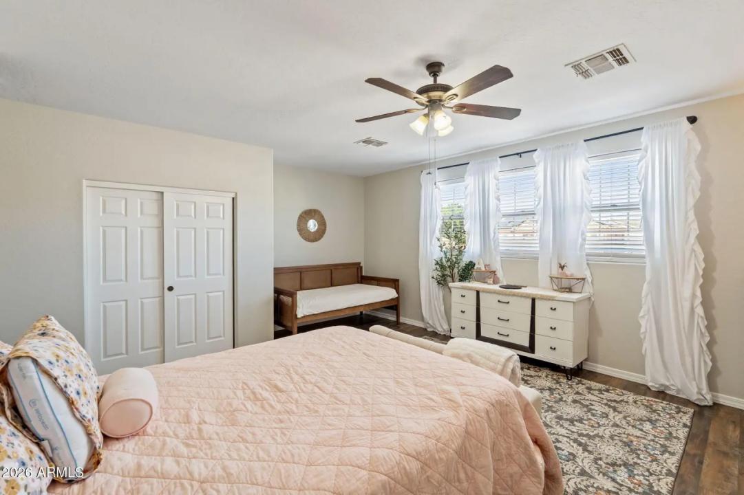 Real Estate Picture 50