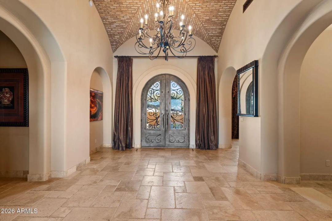 Real Estate Picture 4