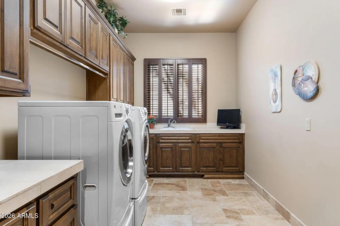 Real Estate Picture 26