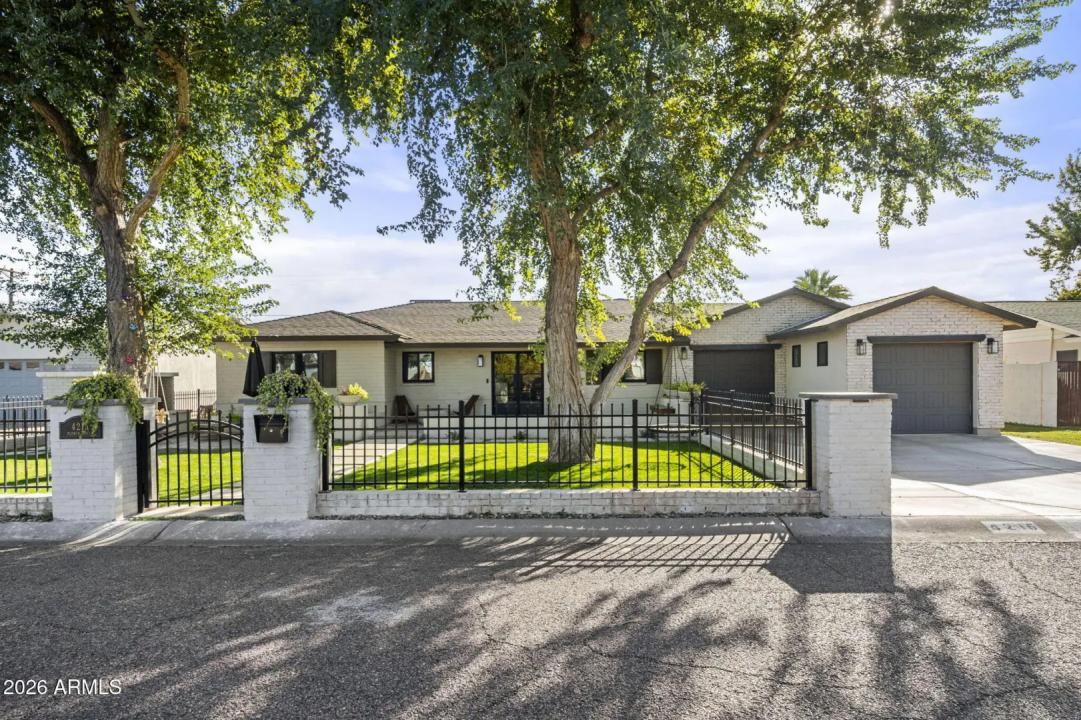 Real Estate Picture 4