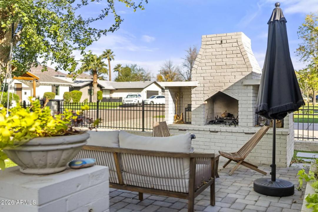 Real Estate Picture 5