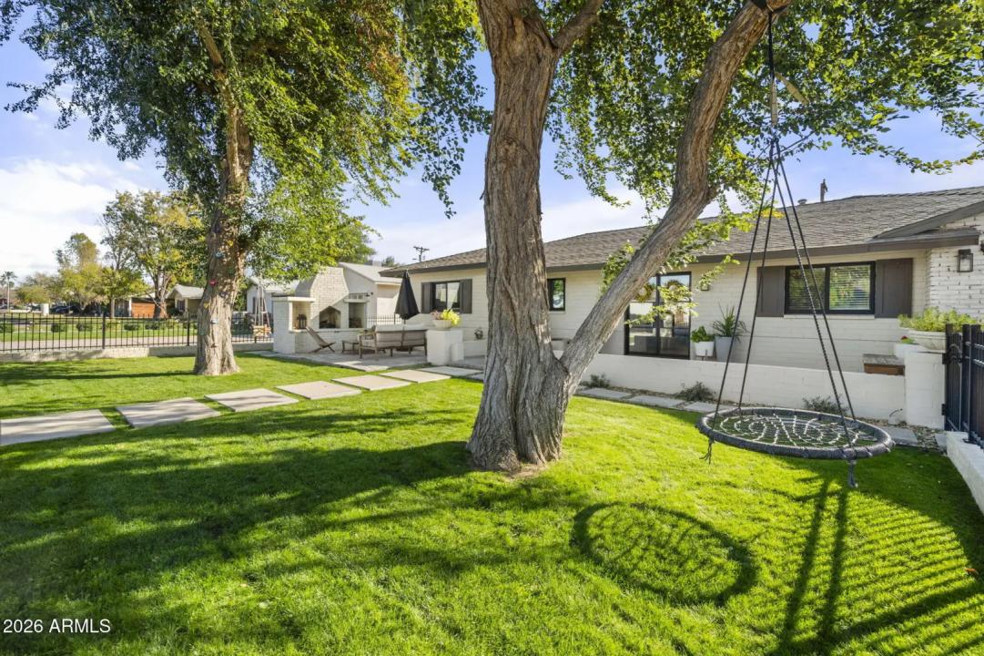 Real Estate Picture 3