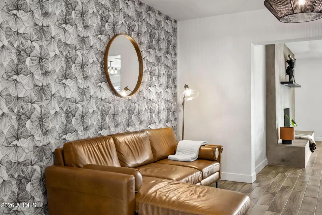 Real Estate Picture 8