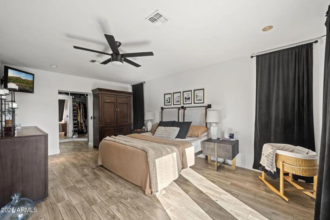 Real Estate Picture 24