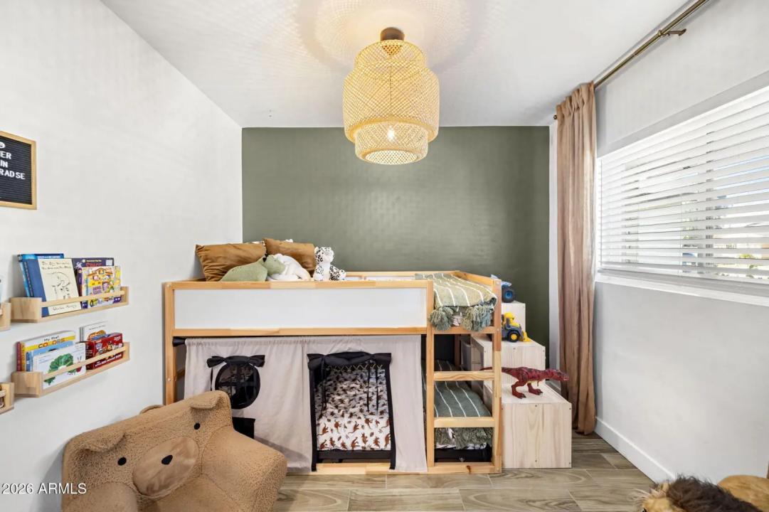 Real Estate Picture 32