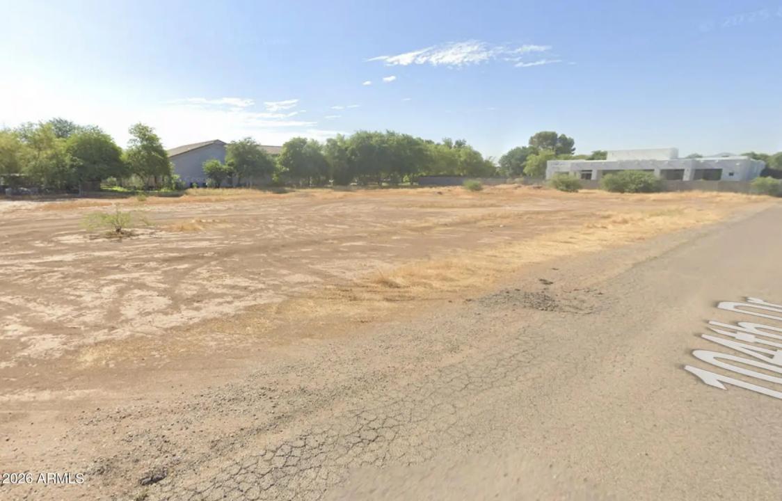 Real Estate Picture 3