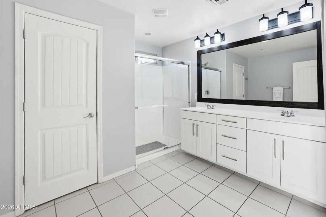 Real Estate Picture 12