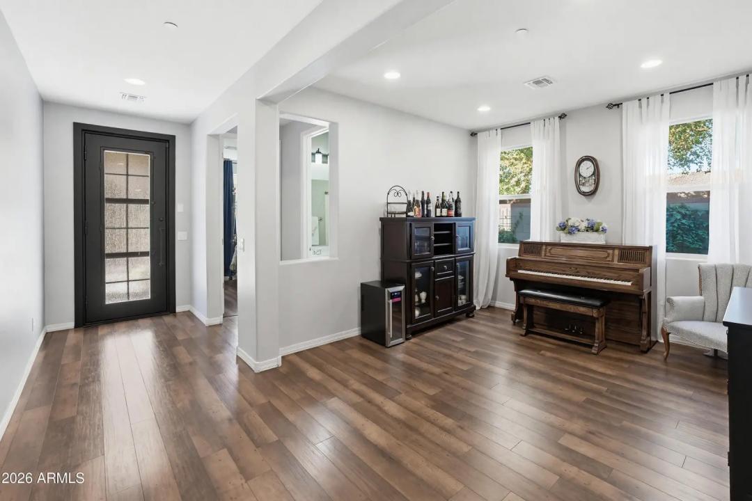 Real Estate Picture 18