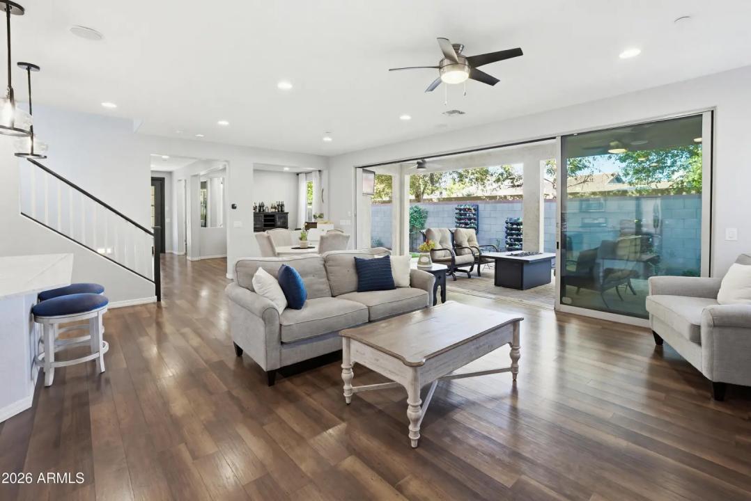 Real Estate Picture 4