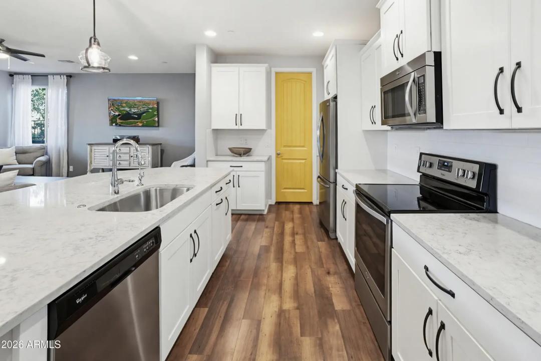 Real Estate Picture 3