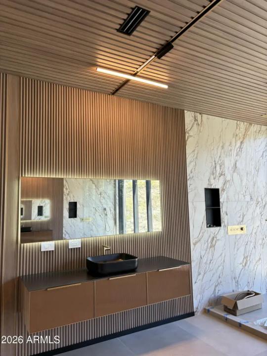 Real Estate Picture 16