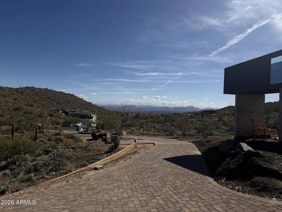 Real Estate Picture 3