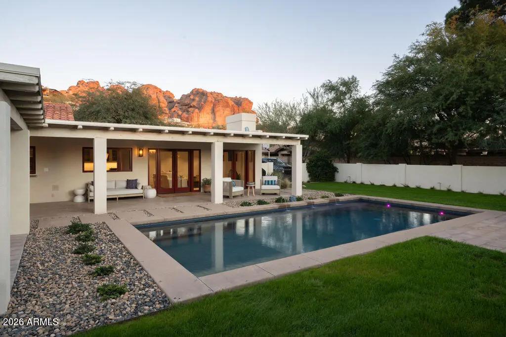 5602 N CAMELBACK CANYON Place Phoenix AZ 85018