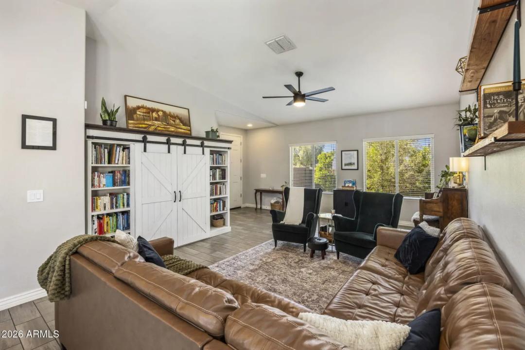 Real Estate Picture 10