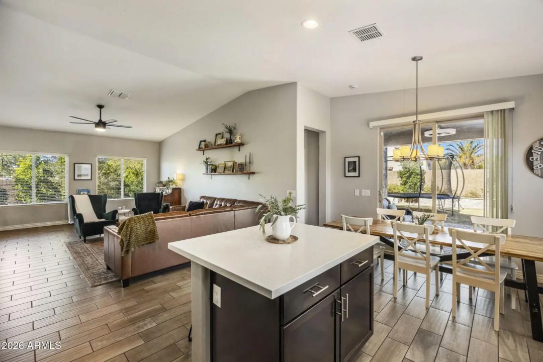 Real Estate Picture 11