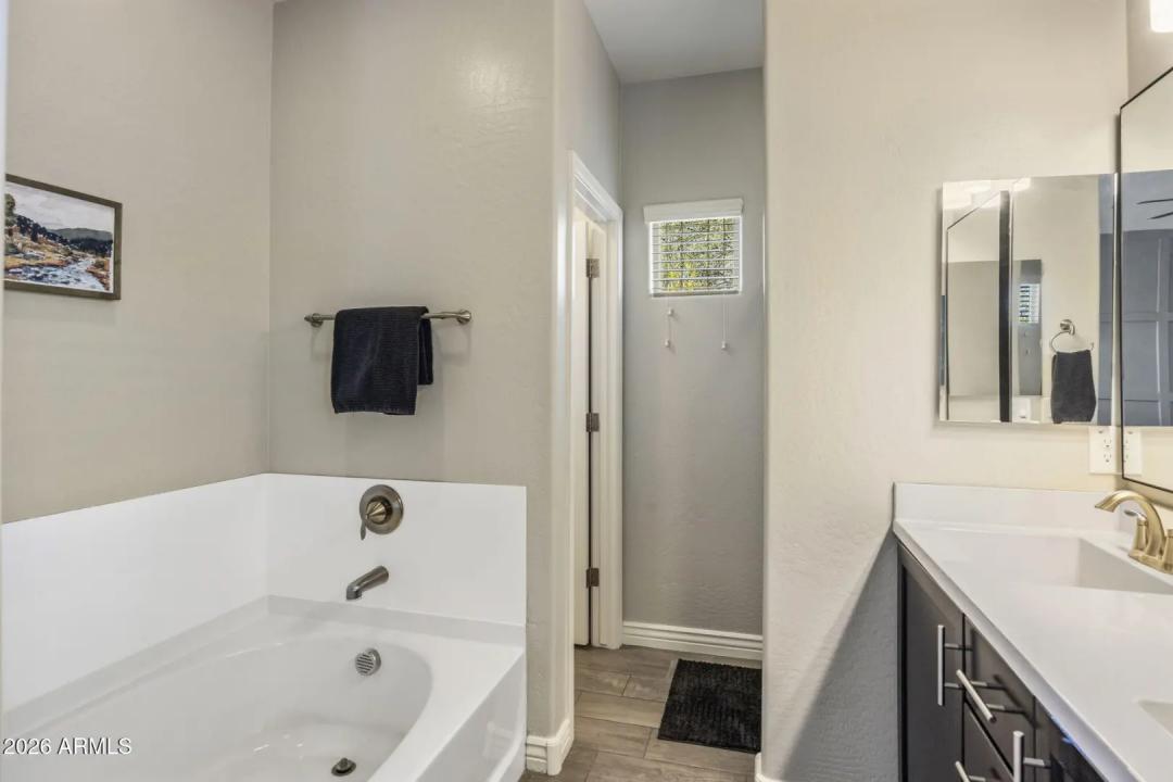 Real Estate Picture 18