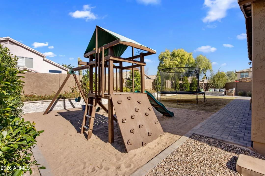 Real Estate Picture 29