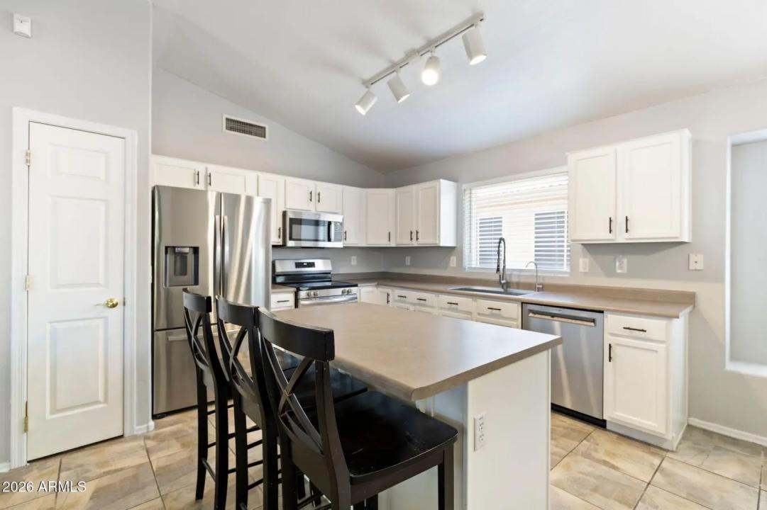 Real Estate Picture 14