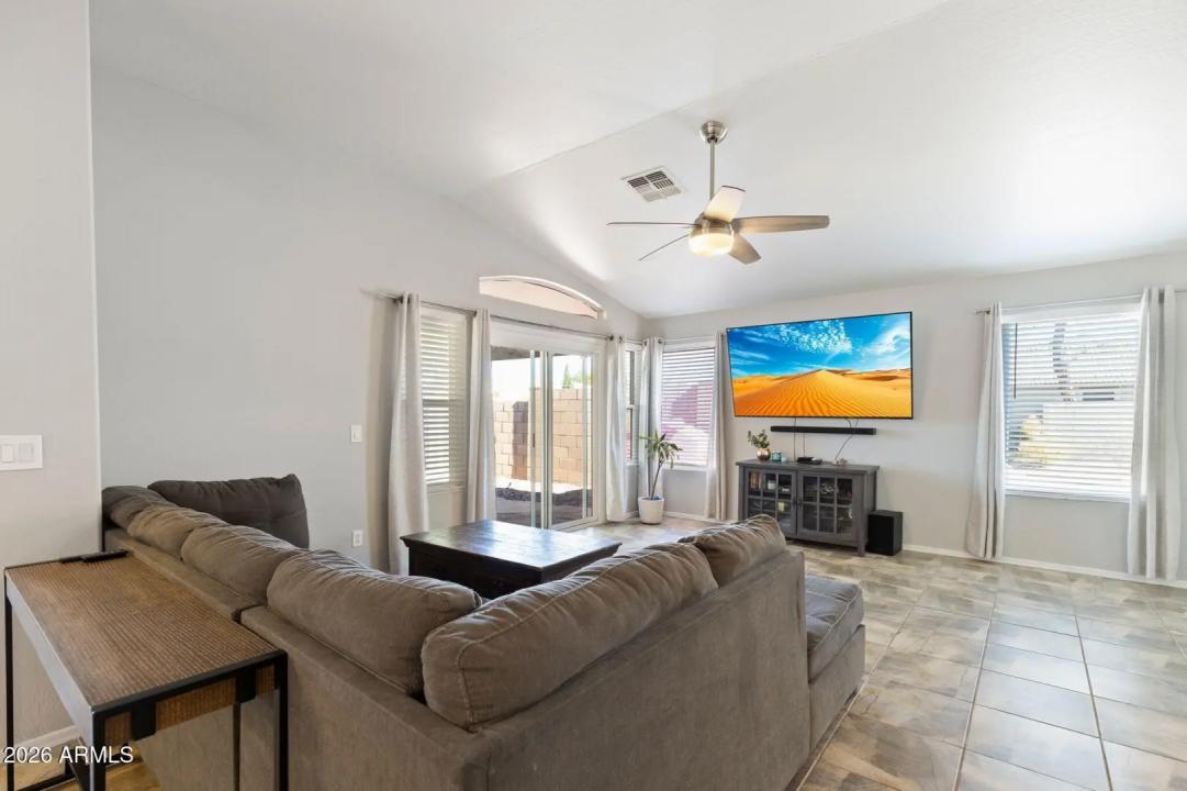 Real Estate Picture 9