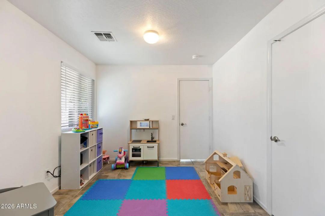 Real Estate Picture 24