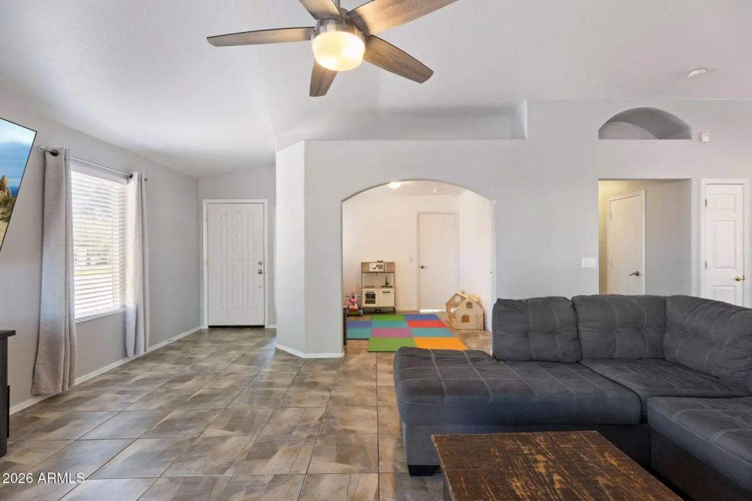 Real Estate Picture 23