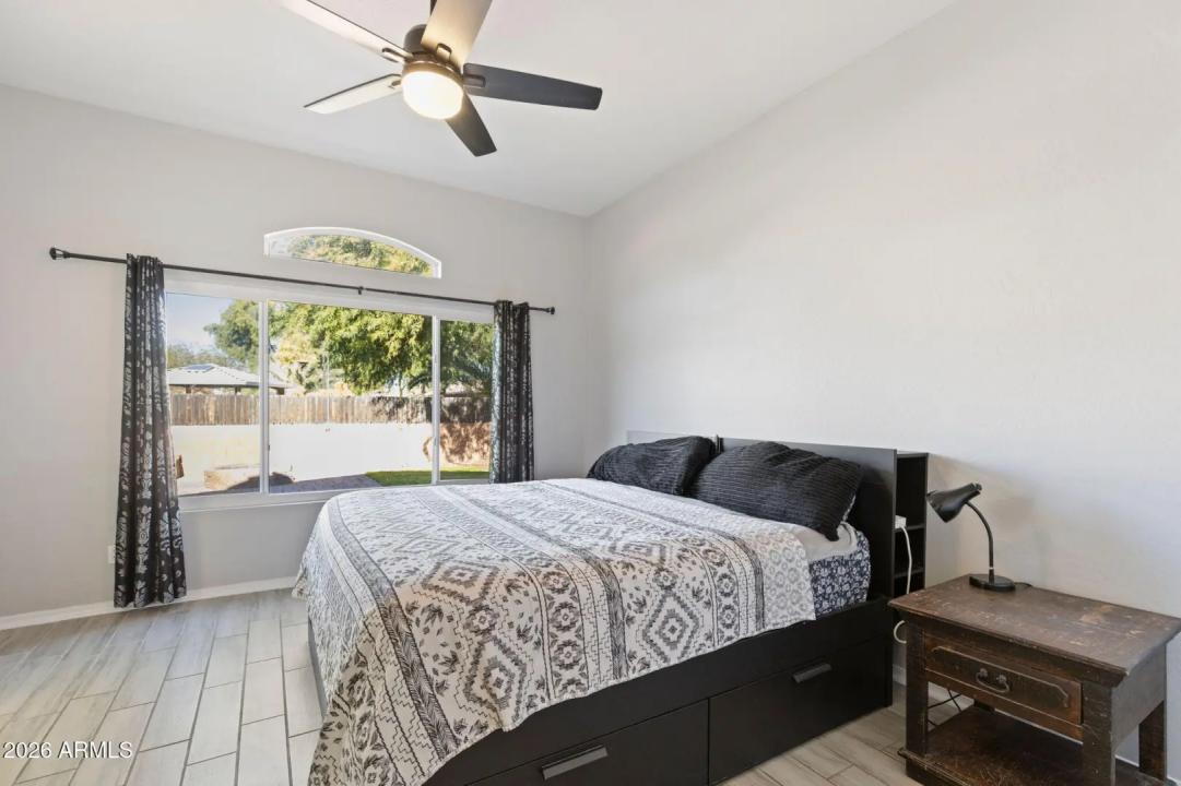 Real Estate Picture 18