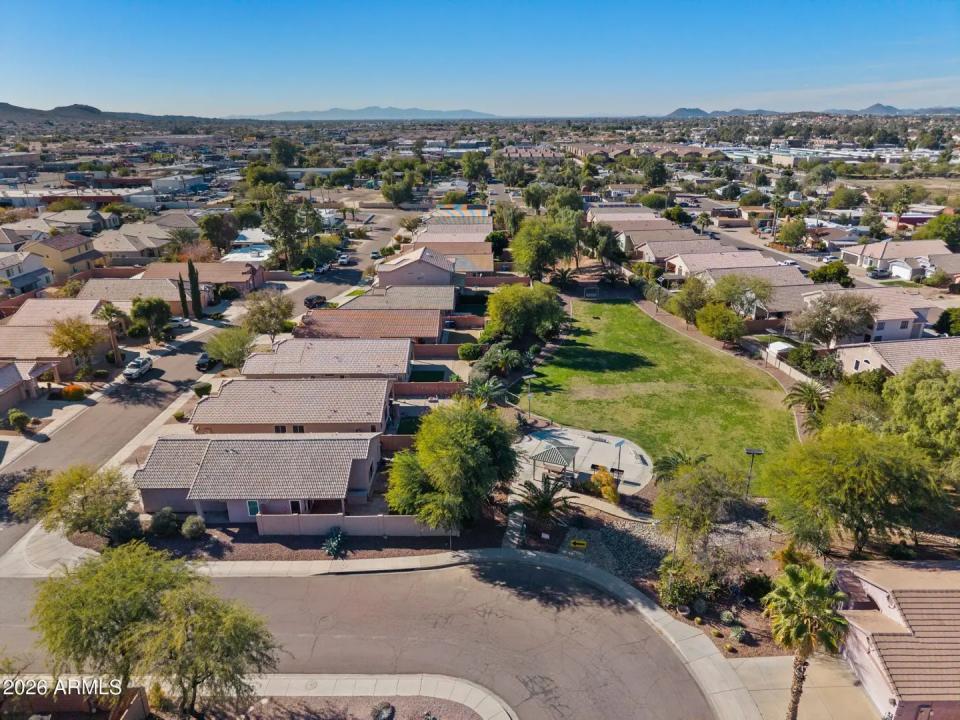 Real Estate Picture 5