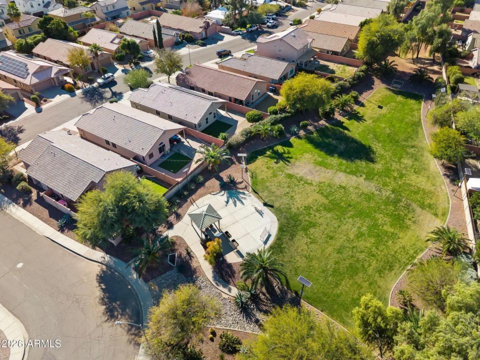 Real Estate Picture 3