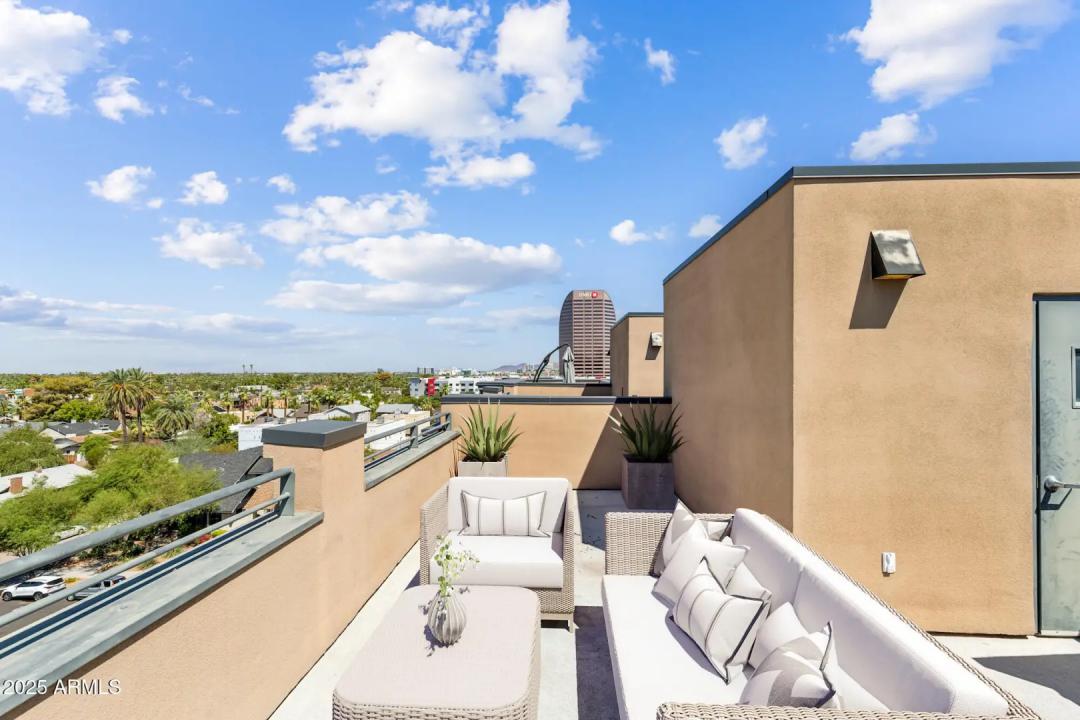 Real Estate Picture 7