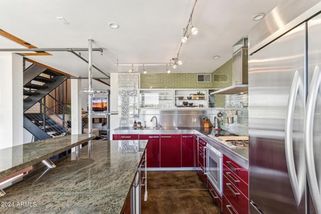 Real Estate Picture 17