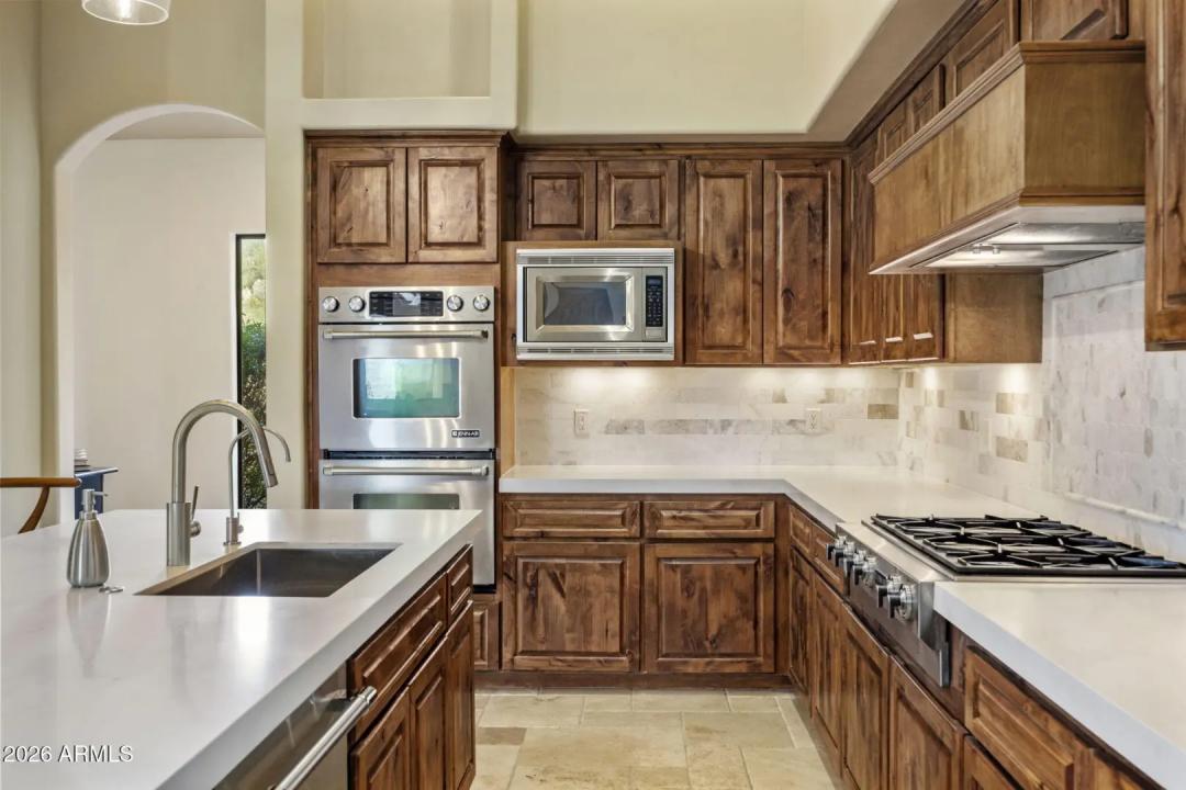 Real Estate Picture 11