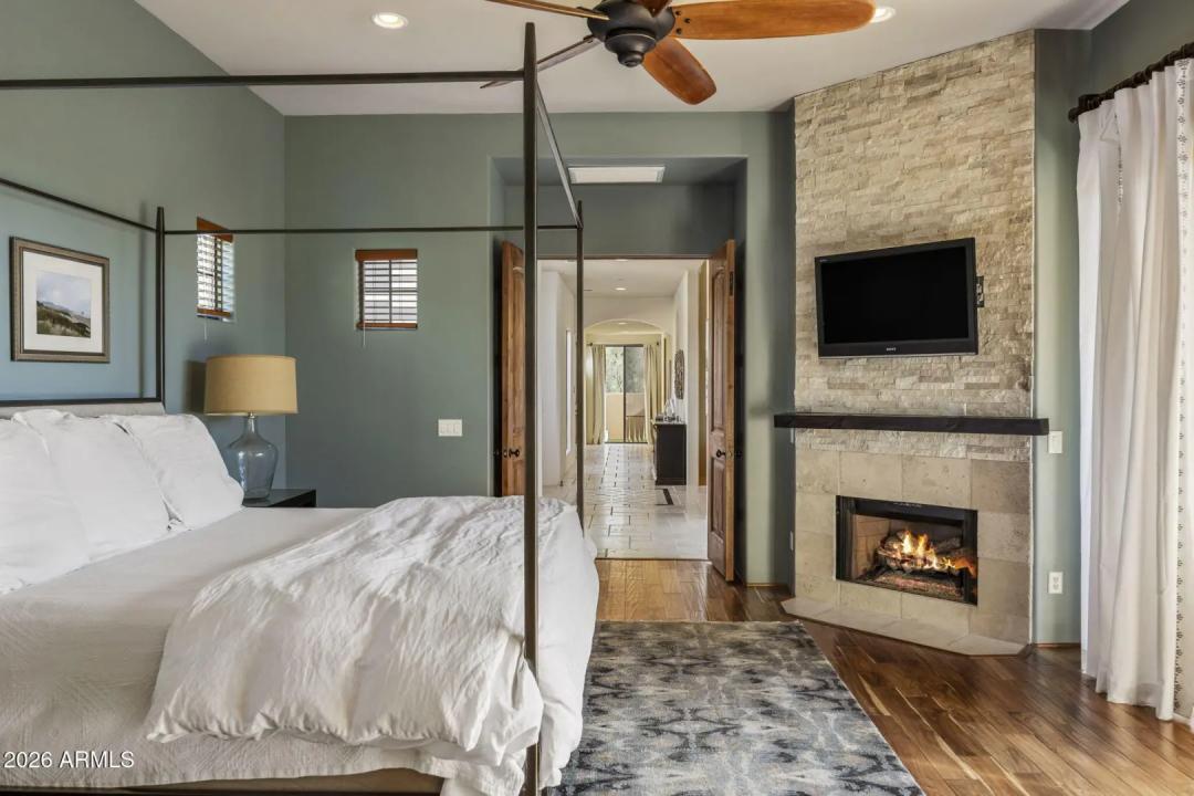 Real Estate Picture 16