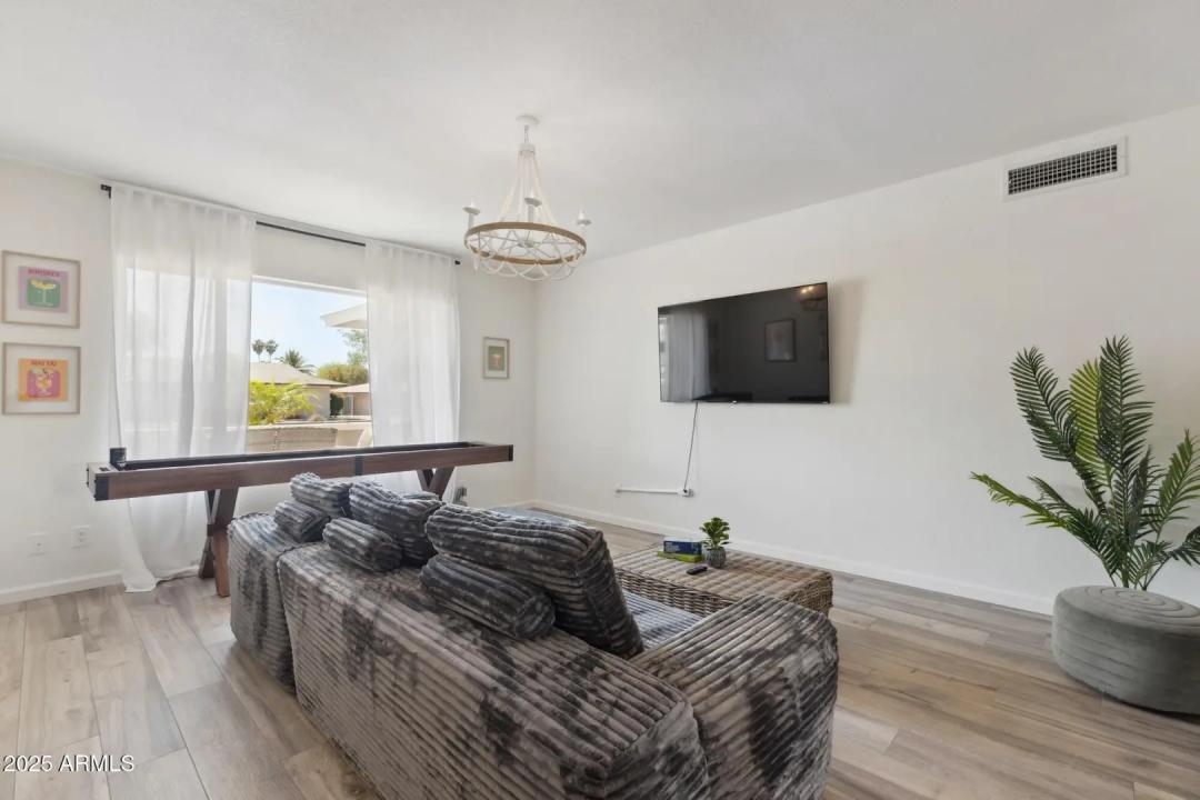 Real Estate Picture 4