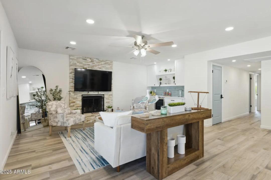 Real Estate Picture 8