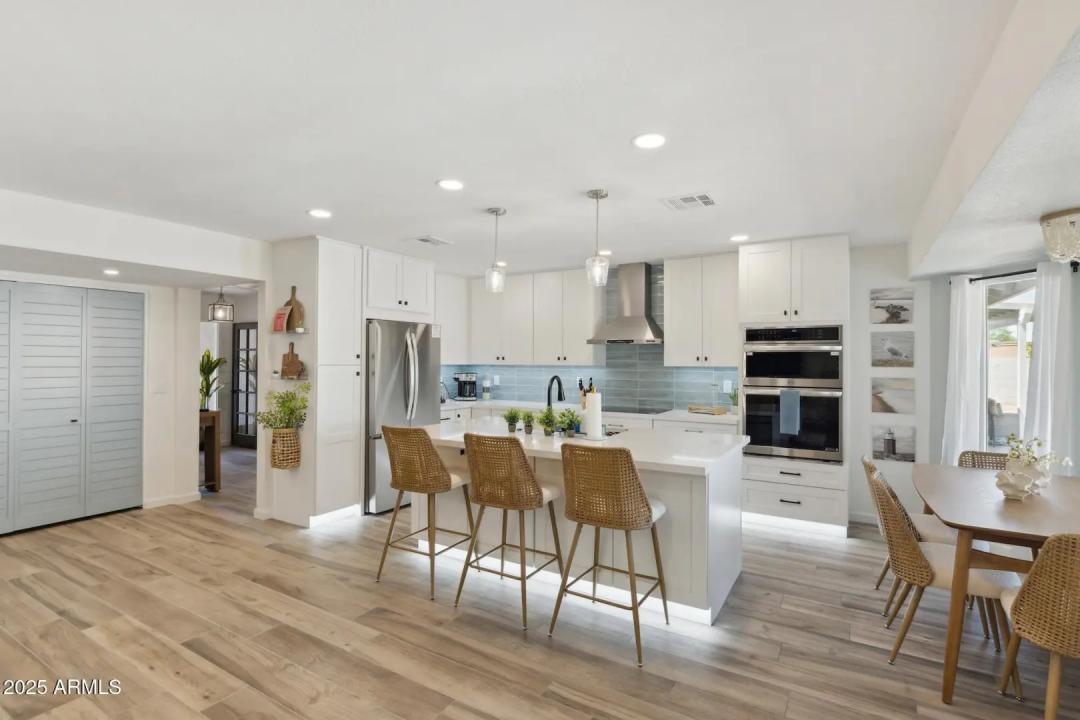 Real Estate Picture 9