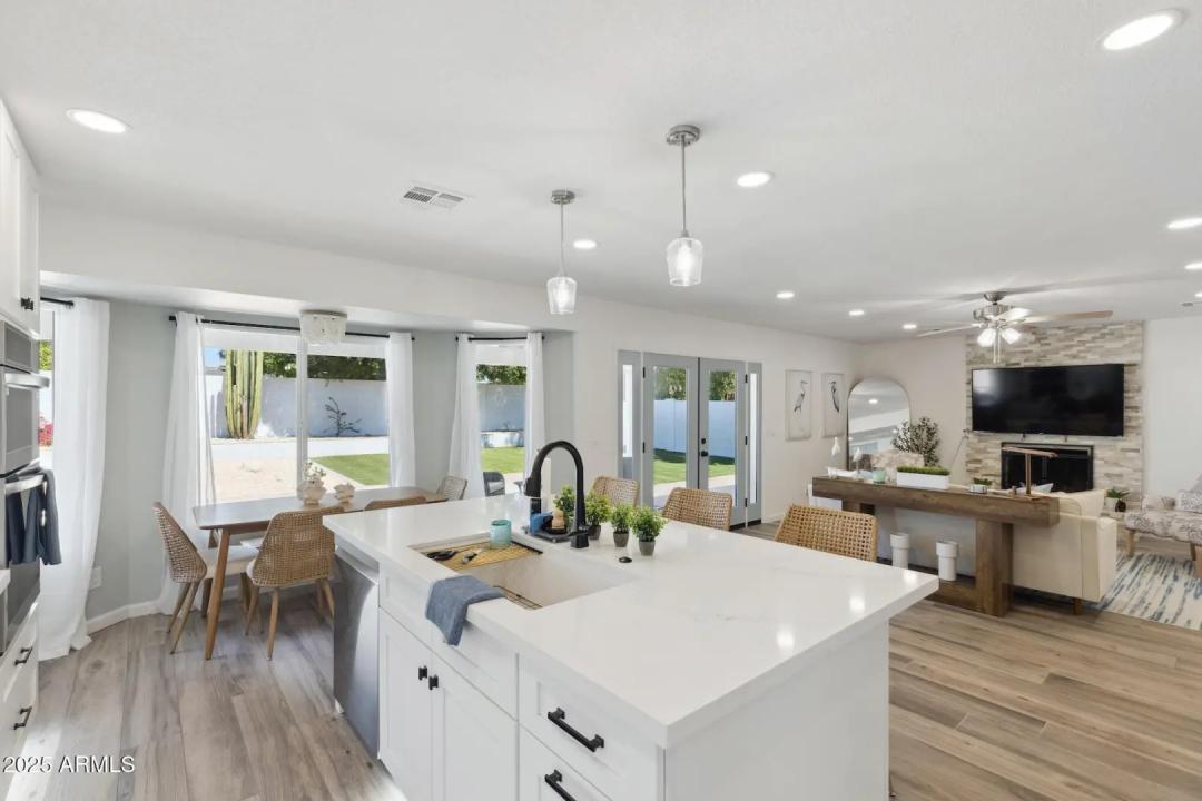 Real Estate Picture 11