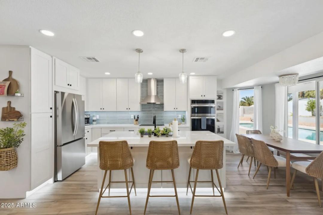 Real Estate Picture 12