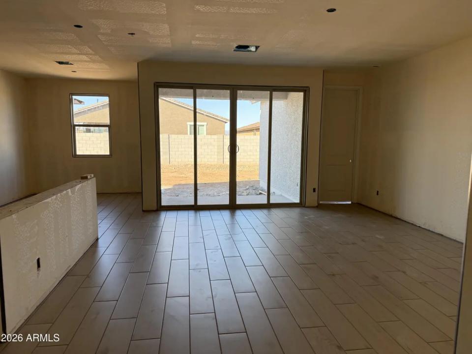 Real Estate Picture 4