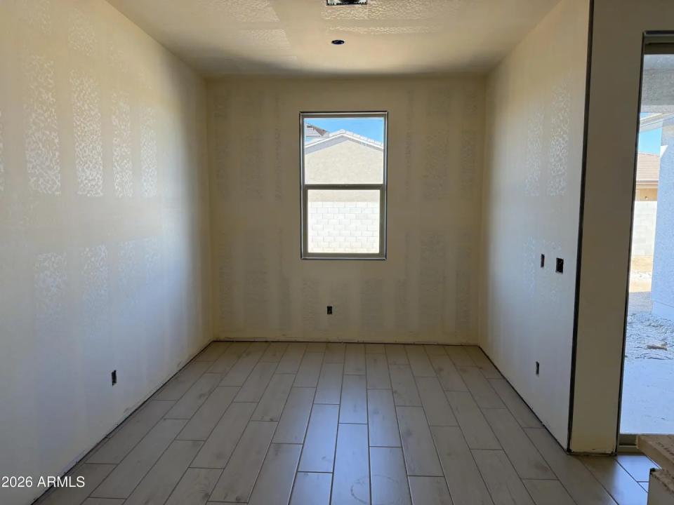 Real Estate Picture 8